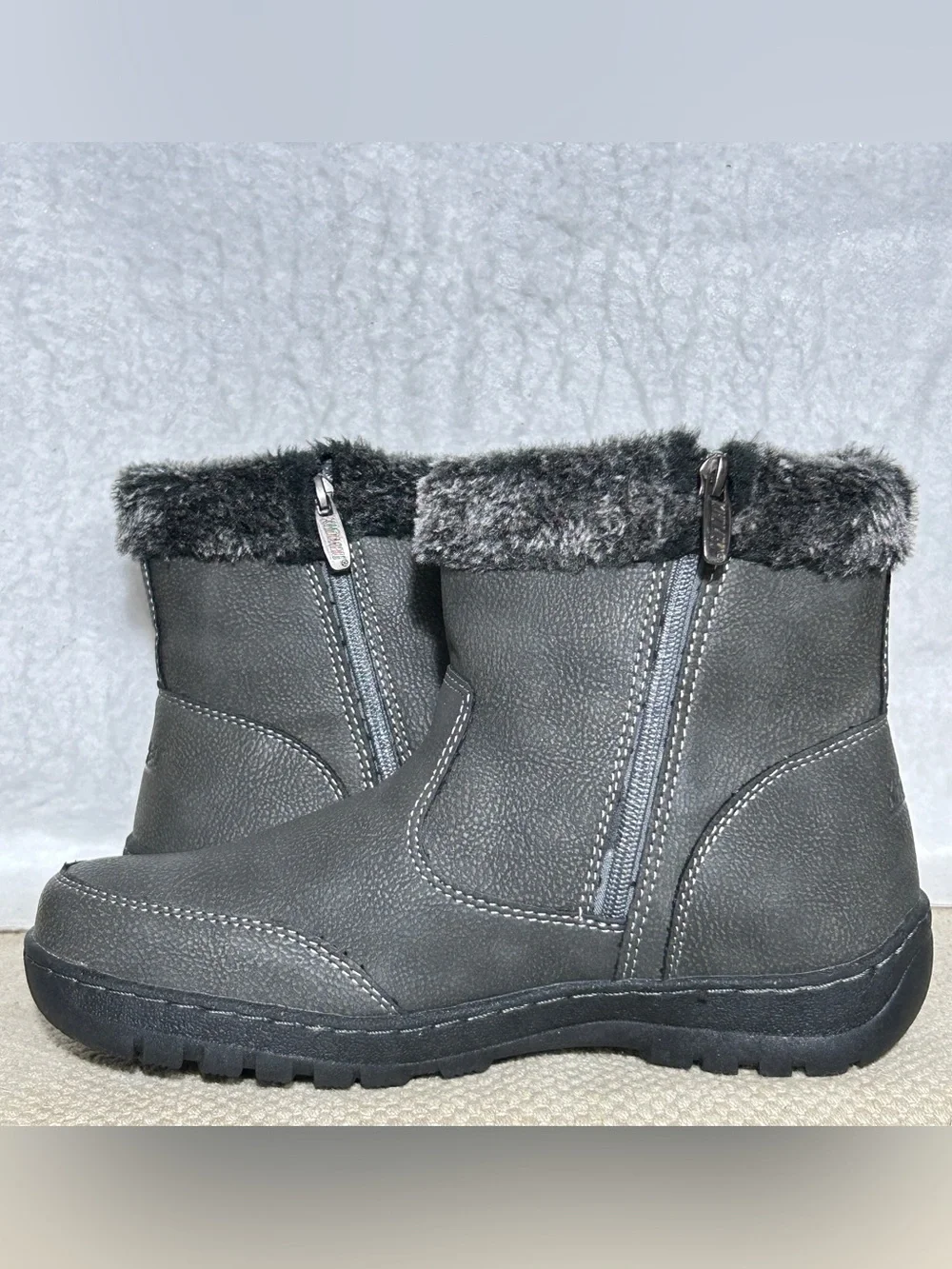 Khombu Womens Grey Addison Faux Fur Side Zip Water Repellant Booties Boots SZ 9